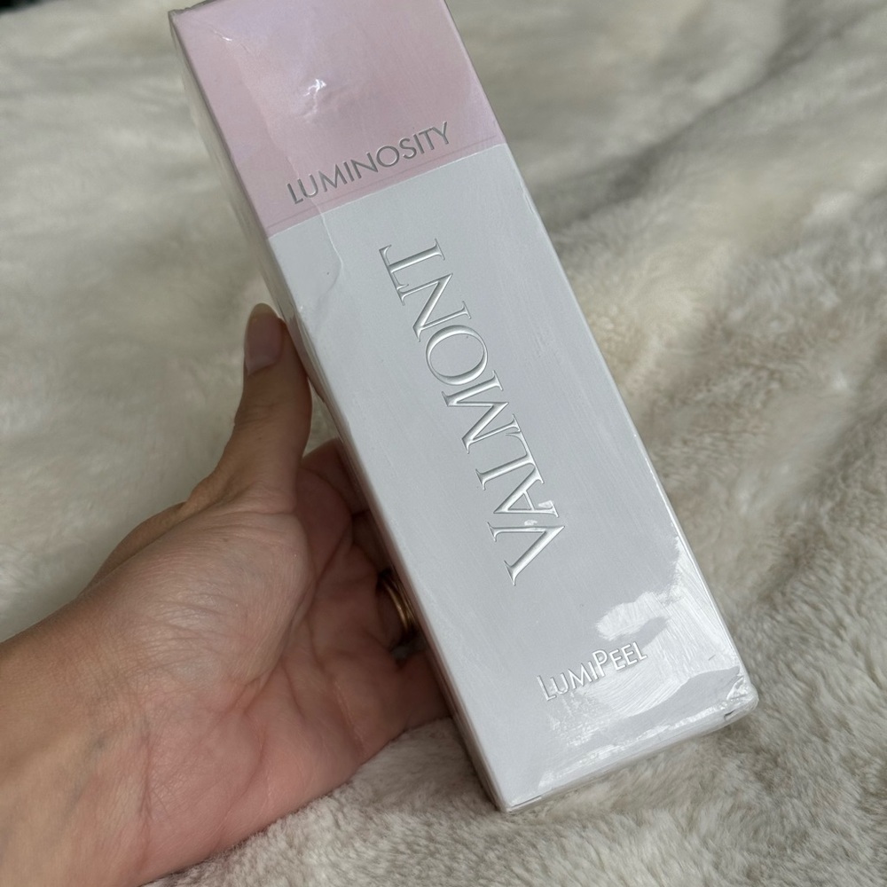 Brand New in Box - Valmont LumiPeel - Picture 2 of 2